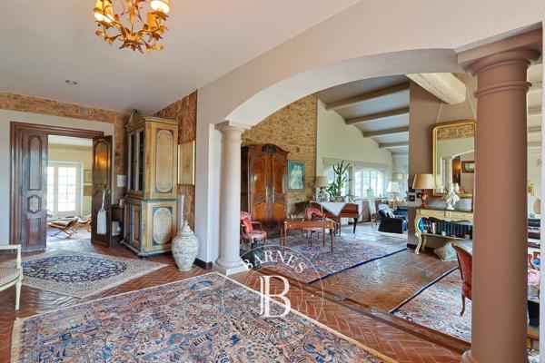 Gonfaron, Propriété 15 Chambres -  1 100 m² à vendre