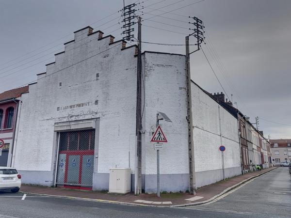 Saint-Omer (62500) HANGAR 232 m2 - ESPACE BUREAU - ETAGE