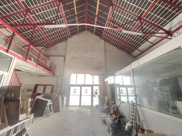 Saint-Omer (62500) HANGAR 232 m2 - ESPACE BUREAU - ETAGE