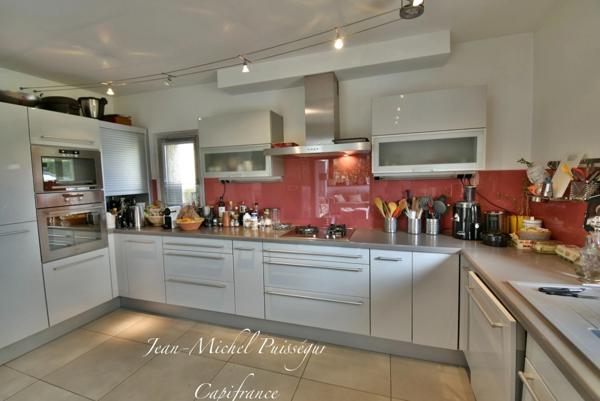 Maison à vendre 10 pièces de 220m2 à SAINT GAUDENS (31) Terrain de 2100m2 Piscine 11x5