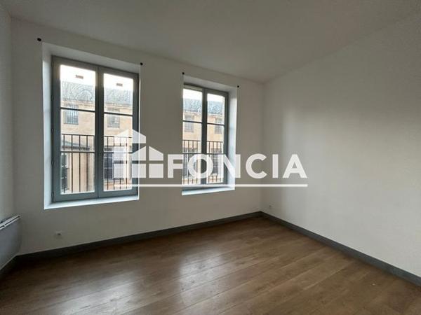 Location Appartement 4 pièces 88.4 m² - 18-20-22 PLACE DE LA HALLE Sedan 08200
