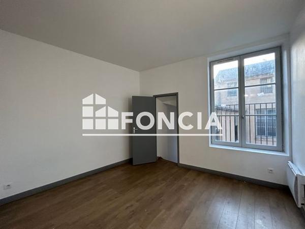 Location Appartement 4 pièces 88.4 m² - 18-20-22 PLACE DE LA HALLE Sedan 08200