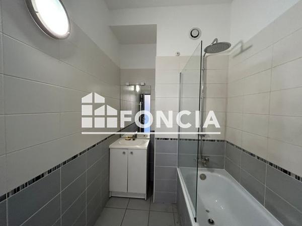 Location Appartement 4 pièces 88.4 m² - 18-20-22 PLACE DE LA HALLE Sedan 08200