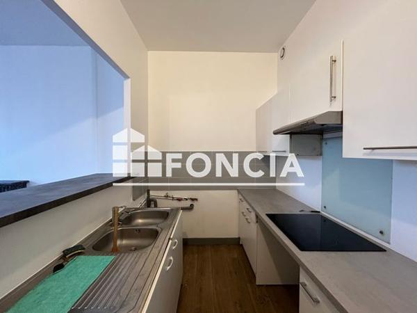 Location Appartement 4 pièces 88.4 m² - 18-20-22 PLACE DE LA HALLE Sedan 08200