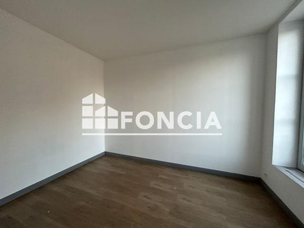 Location Appartement 4 pièces 88.4 m² - 18-20-22 PLACE DE LA HALLE Sedan 08200