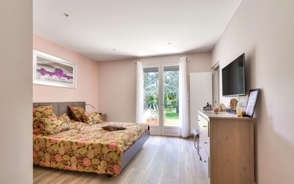 Maison à vendre    9 pièces •  Écully