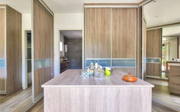 Maison à vendre    9 pièces •  Écully