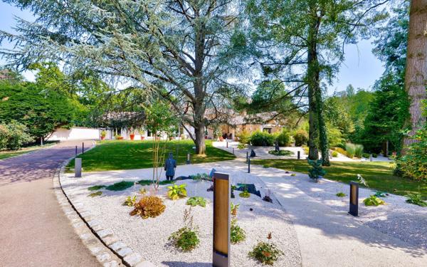 Maison à vendre    9 pièces •  Écully