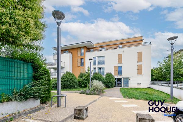 Appartement Lieusaint 3 pièce(s) avec terrasse, jardin et deux places de stationnement !