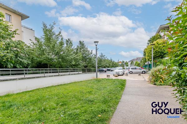 Appartement Lieusaint 3 pièce(s) avec terrasse, jardin et deux places de stationnement !