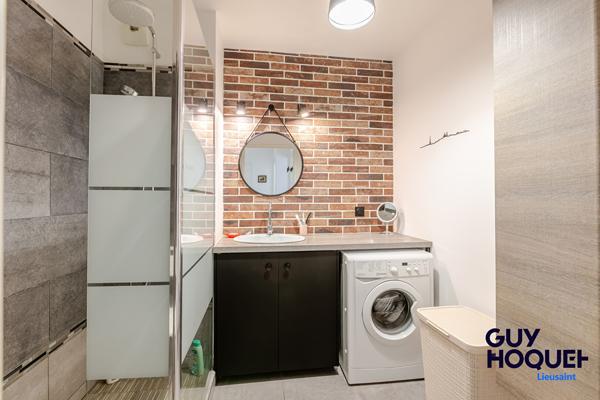 Appartement Lieusaint 3 pièce(s) avec terrasse, jardin et deux places de stationnement !
