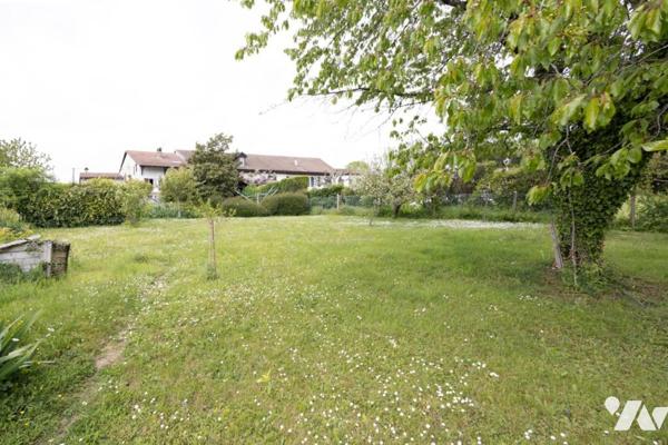 Bâtisse à Challex avec appartement de type 2 indépendant édifiée sur un terrain de 1167 m²