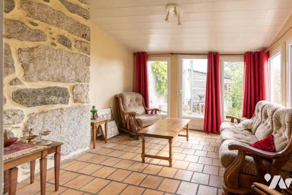 Bâtisse à Challex avec appartement de type 2 indépendant édifiée sur un terrain de 1167 m²