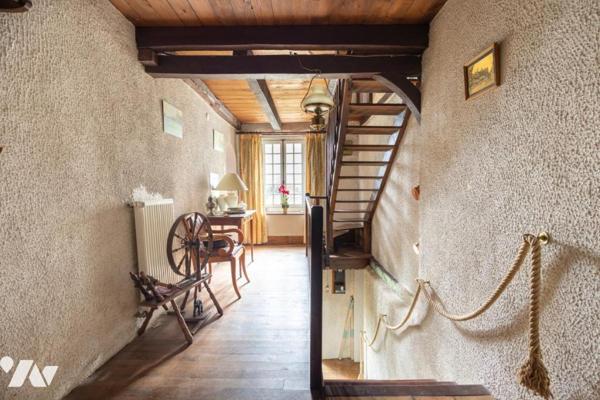 Bâtisse à Challex avec appartement de type 2 indépendant édifiée sur un terrain de 1167 m²