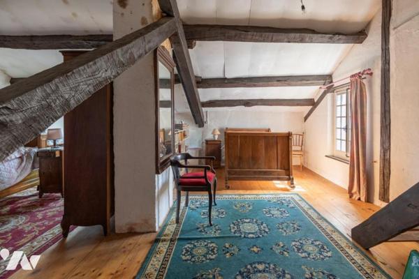 Bâtisse à Challex avec appartement de type 2 indépendant édifiée sur un terrain de 1167 m²