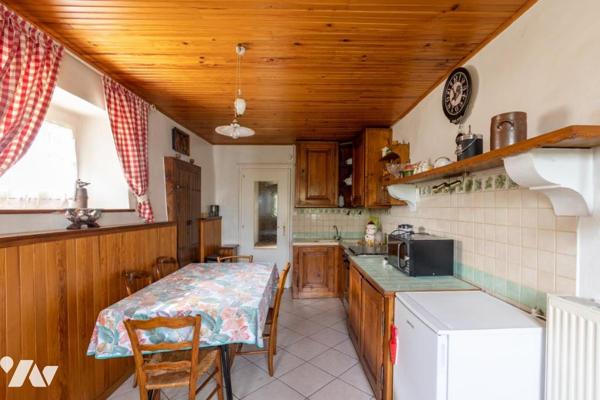 Bâtisse à Challex avec appartement de type 2 indépendant édifiée sur un terrain de 1167 m²