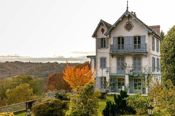 Maison à vendre    7 pièces •  Laroin