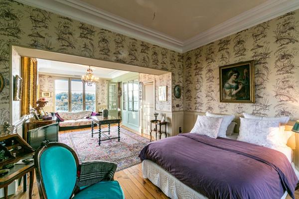 Maison à vendre    7 pièces •  Laroin