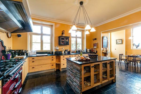 Maison à vendre    7 pièces •  Laroin