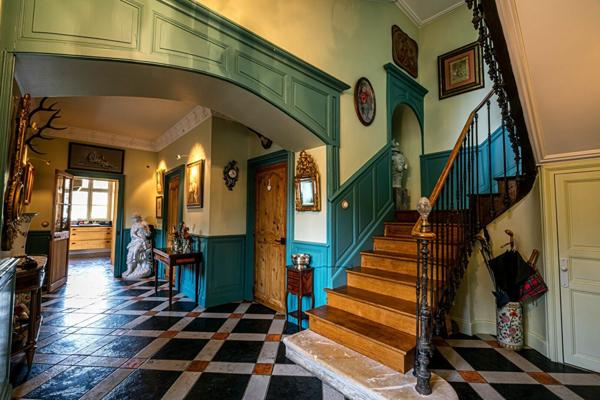 Maison à vendre    7 pièces •  Laroin