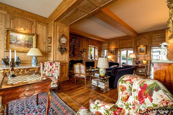 Maison à vendre    7 pièces •  Laroin