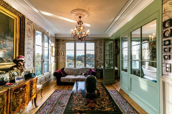 Maison à vendre    7 pièces •  Laroin