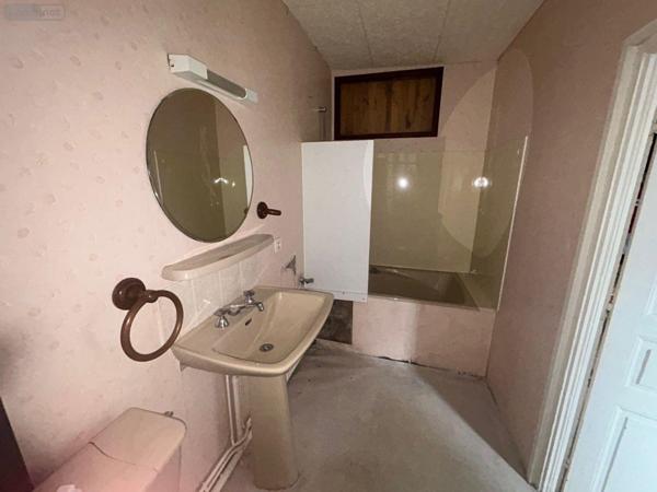 Immeuble de rapport à vendre à Mauriac dans le Cantal (15200), ref : 15060/1231