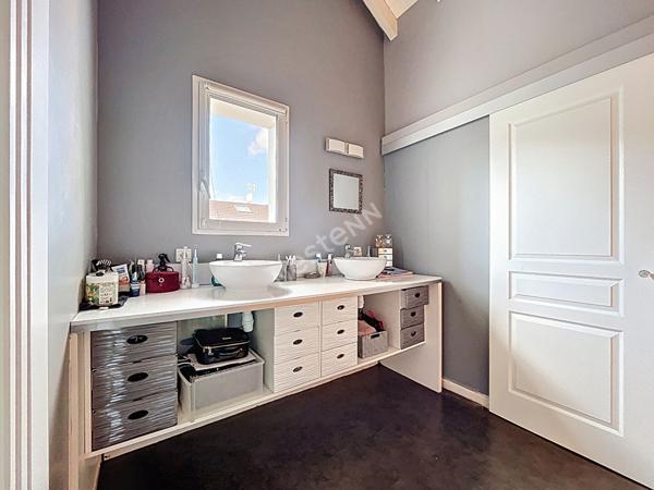 EPAGNY METZ-TESSY _ Maison individuelle de 250,67 m² avec beau jardin et piscine, à vendre