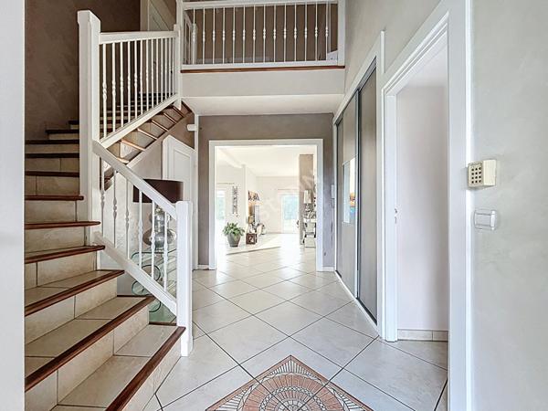 EPAGNY METZ-TESSY _ Maison individuelle de 250,67 m² avec beau jardin et piscine, à vendre