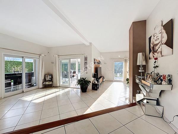 EPAGNY METZ-TESSY _ Maison individuelle de 250,67 m² avec beau jardin et piscine, à vendre