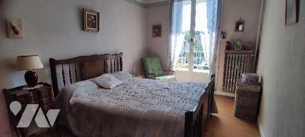 A Saint-Etienne, secteur Montplaisir,  appartement de Type 3  avec garage et cave.