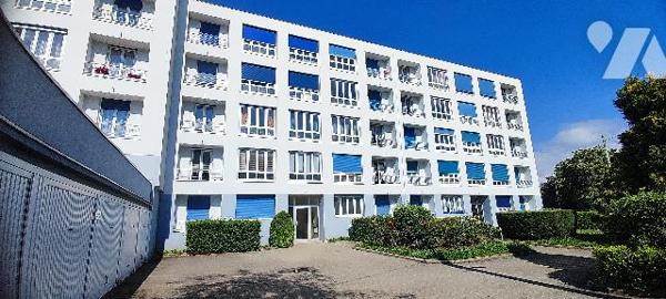 A Saint-Etienne, secteur Montplaisir,  appartement de Type 3  avec garage et cave.