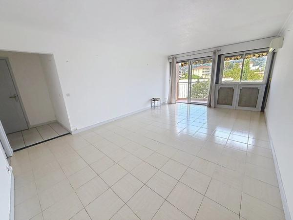 Vente                                                      Appartement
                        
                     2 pièces                      59 m2                     à Cannes