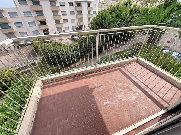 Vente                                                      Appartement
                        
                     2 pièces                      59 m2                     à Cannes