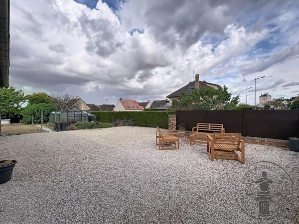 Vente                                                      Maison
                        
                     6 pièces                      145 m2                     à Auneau