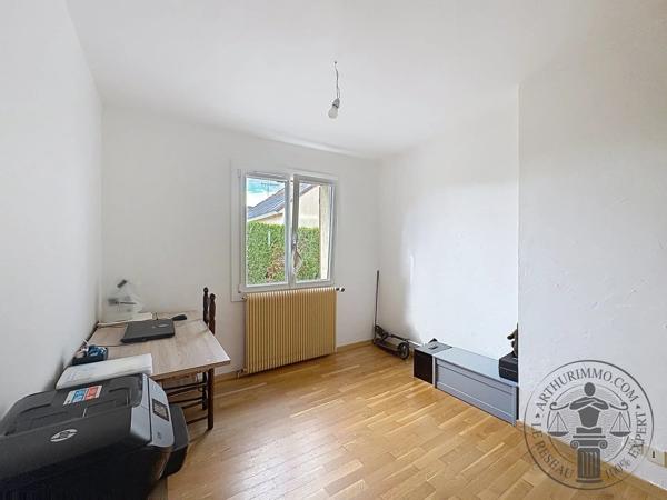 Vente                                                      Maison
                        
                     6 pièces                      145 m2                     à Auneau