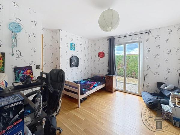 Vente                                                      Maison
                        
                     6 pièces                      145 m2                     à Auneau