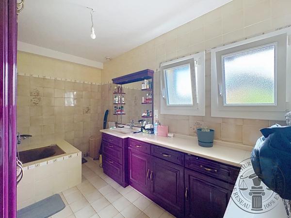 Vente                                                      Maison
                        
                     6 pièces                      145 m2                     à Auneau