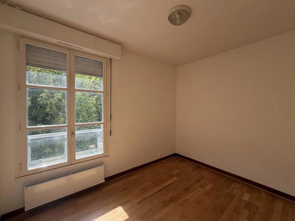 Location                                                      Appartement
                        
                     5 pièces                      101 m2                     à Chartres