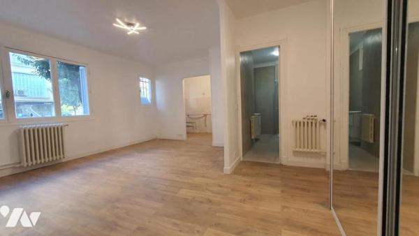 DEUX PIÉCES MENTON.