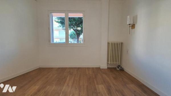 DEUX PIÉCES MENTON.