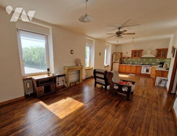 A Vendre à QUIMPER, quartier d'ERGUE-ARMEL, un appartement en duplex  situé au 1er et deuxième ...