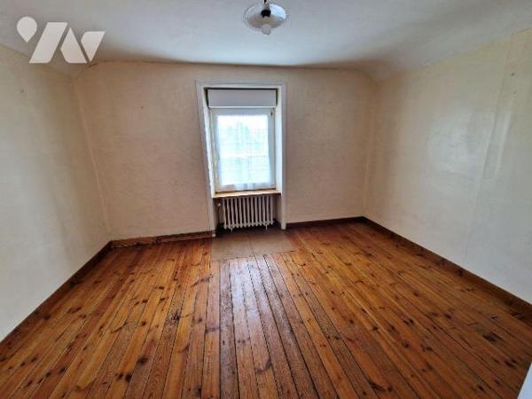 A Vendre à QUIMPER, quartier d'ERGUE-ARMEL, un appartement en duplex  situé au 1er et deuxième ...