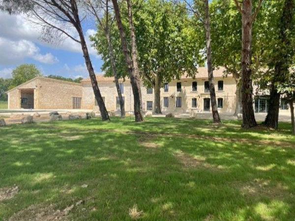 Propriété agricole à vendre à Arles dans les Bouches-du-Rhône (13280), ref : 075/140   
RAPHELE LES ARLES