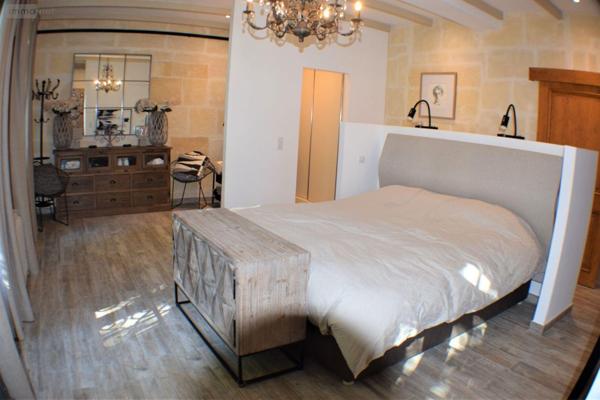 Propriété agricole à vendre à Arles dans les Bouches-du-Rhône (13280), ref : 075/140   
RAPHELE LES ARLES