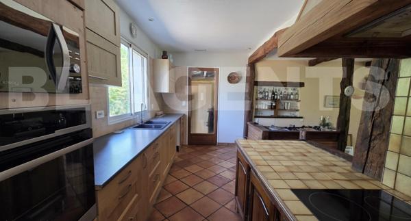 Maison avec jardin arboré et double garage – Castres Ouest