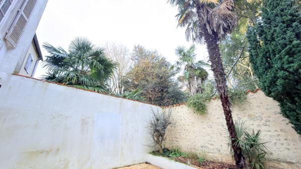 APPARTEMENT TYPE 2 A LOUER 300 M DU MARCHÉ CENTRAL