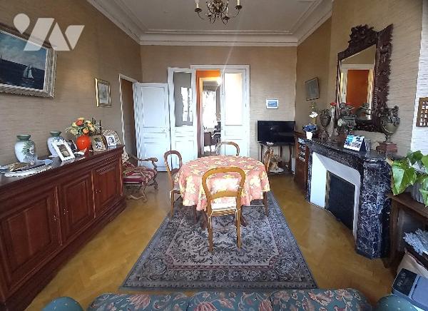 6è, appartement traversant T5 148 m² à rénover, cave et 2 chambres de service de 11 m² env, au calme