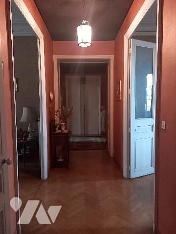 6è, appartement traversant T5 148 m² à rénover, cave et 2 chambres de service de 11 m² env, au calme