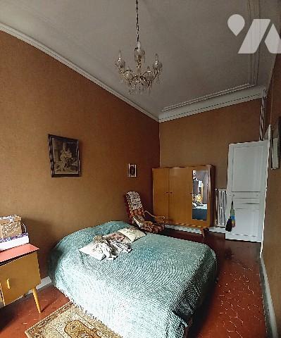 6è, appartement traversant T5 148 m² à rénover, cave et 2 chambres de service de 11 m² env, au calme